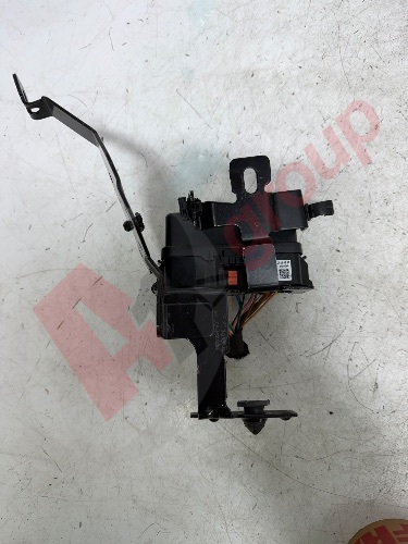 PEUGEOT 2008 MK1 16-23 FUSE BOX 9820725480