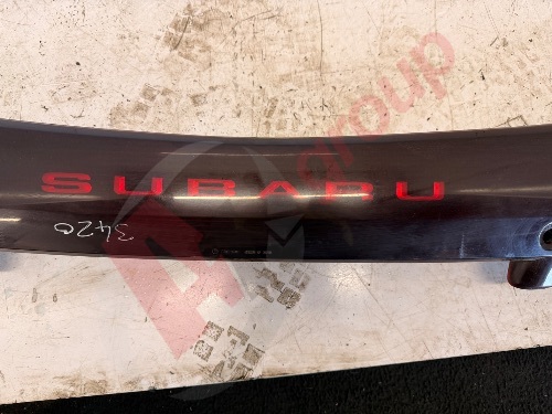 SUBARU LEGACY OUTBACK ESTATE BH5 MK3 B4 01-03 REAR CENTRE TAILGATE LIGHT BAR