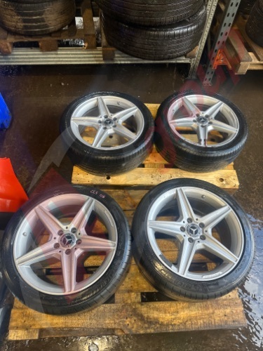 GENUINE MERCEDES AMG 18 STAGGERED ALLOY WHEELS AND TYRES A2054011200